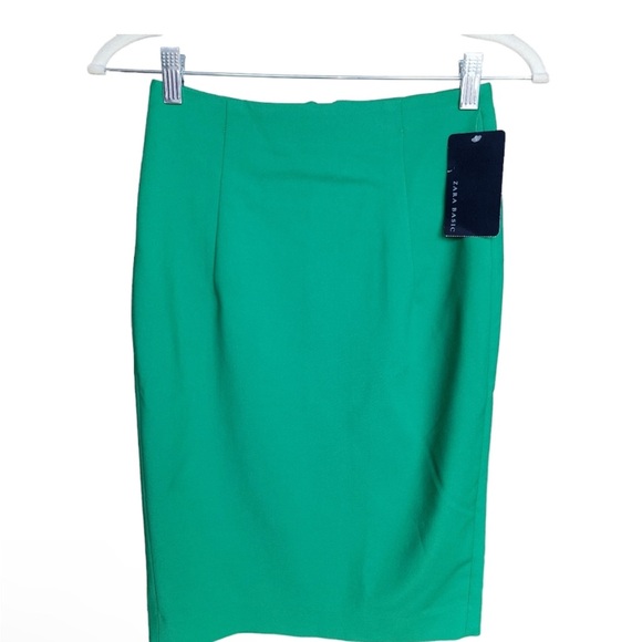 Zara Basic | NWT Women's
NWT
Green Pencil Skirt - Size S - Picture 1 of 4